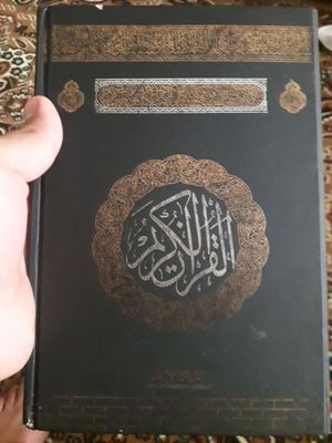 quron kitobi sotiladi