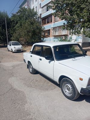 Ваз жугули 2107.