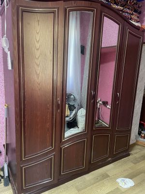 Шифоньер в хорошем состоянии