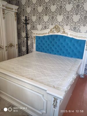 Кровать для спальни