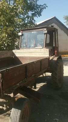 Traktor 16 makkayi chiqarishga