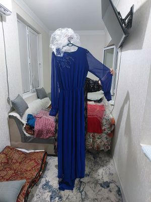 Платья