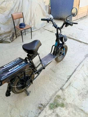 Monster sukuter sotiladi yaxshi