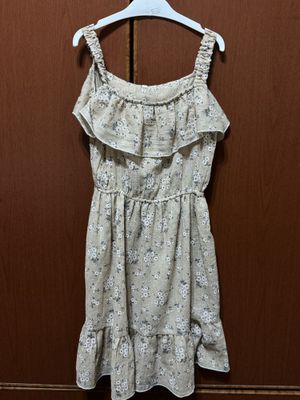 Продаются девичьи платья, на 6-7 лет