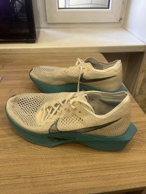 Оригинпльные беговые кроссовки Nike