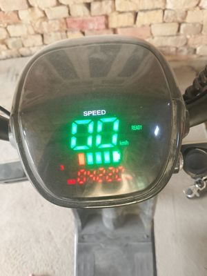 elktra skutur 4ta akumlatorli holati zor