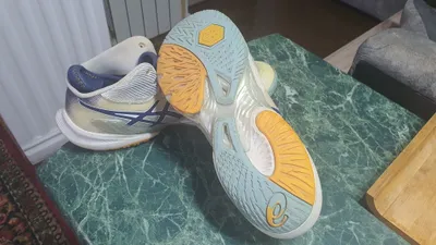 Продам Кроссовки известной фирмы ASICS