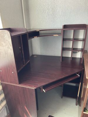 ПРОДАЕТСЯ компьютерный стол