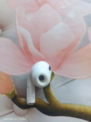 Правый наушник air pods