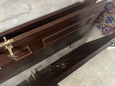 Qapi satiladi 4 shtuk ramkalari zamoklari menen