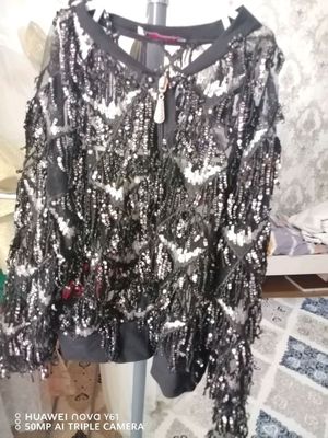 4 tasi 1 da kiyim, kiyilgan