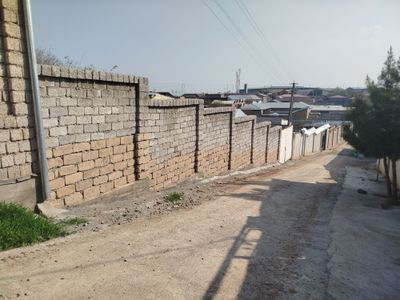uchqahramon emadinda 6 sotixli hovli zudlik bilan sotiladi i