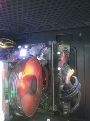Materinskiy platasi blan CPU I3 PROC SOTILADI