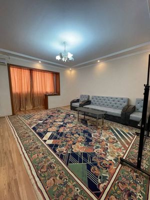 Oybek metro yonida studentka qizlarga ijaraga kvartira