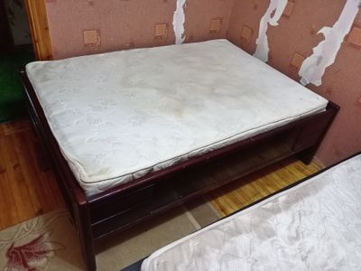 Кровать