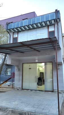Урганч шахри марказида 2 каватли офис ёки дуконга мулжалланган бино со