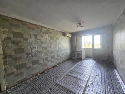Zudlik bilan frunze massifda 1xonali kvartira sotiladi
