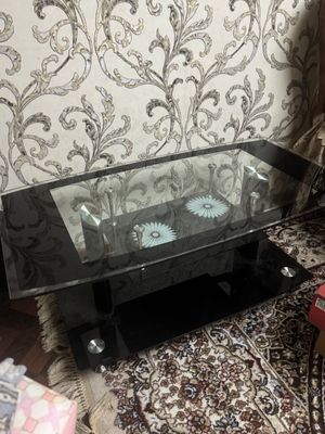 Стеклянный стол