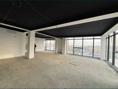 Офис 131м2 Open spaces 131m2, вдоль дороги.