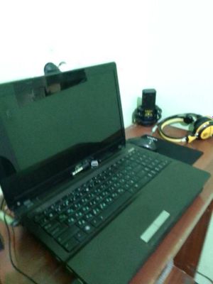 Noutbuk ASUS K53Z, Zo'r xolatda turipti. Aybi umuman yo'q