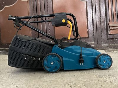 Продам электрическую газонокосилку