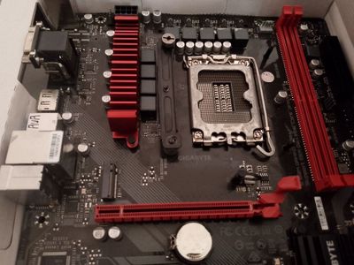 Материнская плата gigabyte B760M DDR4