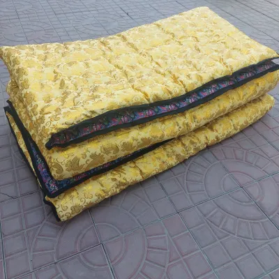 кӯрпа-тӯшак сотилади