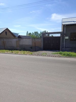 Yer sotiladi maydoni 3 sotix 10x30 Qibray tumani aktiyabir maxalasida