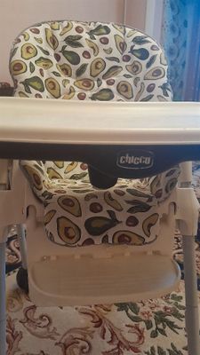 Продам стул для кормления Chicco Pollu