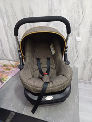 Продаётся фирменный авто люлька с базой