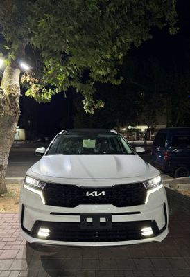 Kia Sorento 2.5 7 kishilik oq 2023 pachka