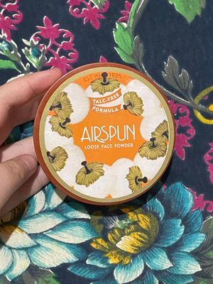 Airspun kukunli yuz uchun upa 1martda ishlatilgan.