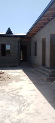 Куктеракдан утганда генералда асосий йулдан 500 метр 2.5 сотиг 5 хона
