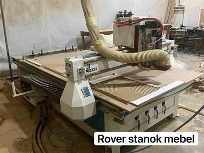 Rover sotiladi 3500000 som