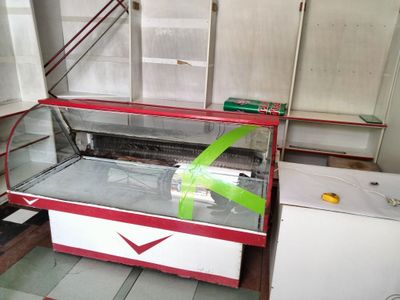 Srochan Vitrina Muzlatgich Sotiladi 1,250,000 so'm