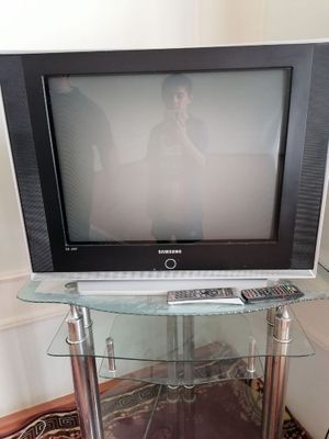 Продается телевизор с подставкой