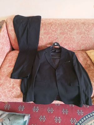 Qora kostyum eng kichik razmer46