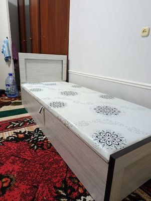 Krovat sandiqli kravat