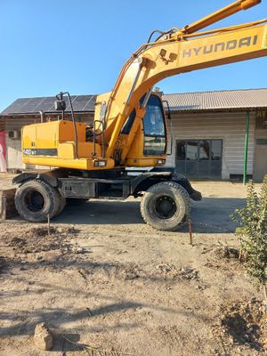 Ekskavator Hyundai 1400-7w sotiladi