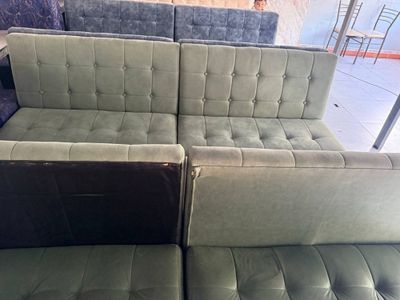 Stol stul komplekt divan komplekt sotiladi