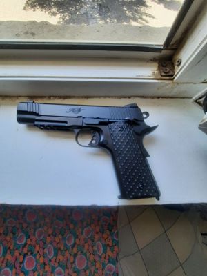 Metalicheskiy Rezinali Pistolet