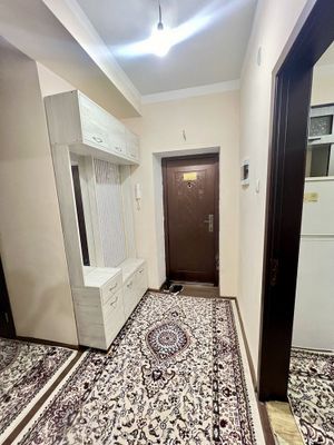 Sergeli, yangihayot metro oldidda