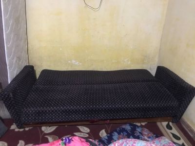Divan ham kreslo  sotiladi narxi 300 ming
