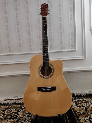 Gitara sotiladi