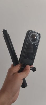 Insta 360 kamera srochno sotiladi