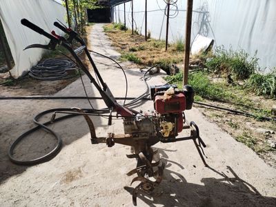 Traktor sotiladi srochno