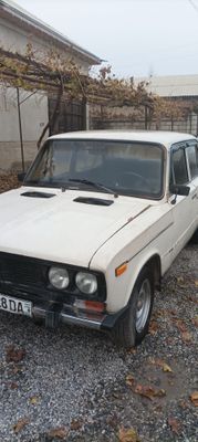 Jiguli VAZ 2106, yurib turgan moshina, pritsepi ham bor