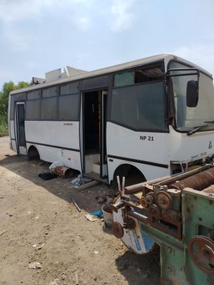 Isuzu avtobus kuzuf sotiladi