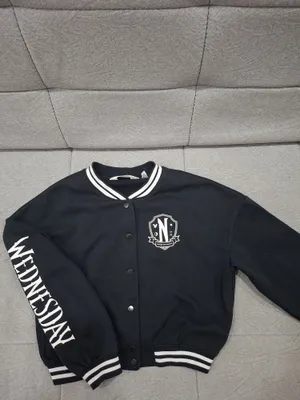 Продается бомбер утеплнный от фирмы H&M на девочку 8-10 лет