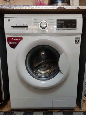 LG стиральная машинка 6кг. 3.500.000 тыс. сумм